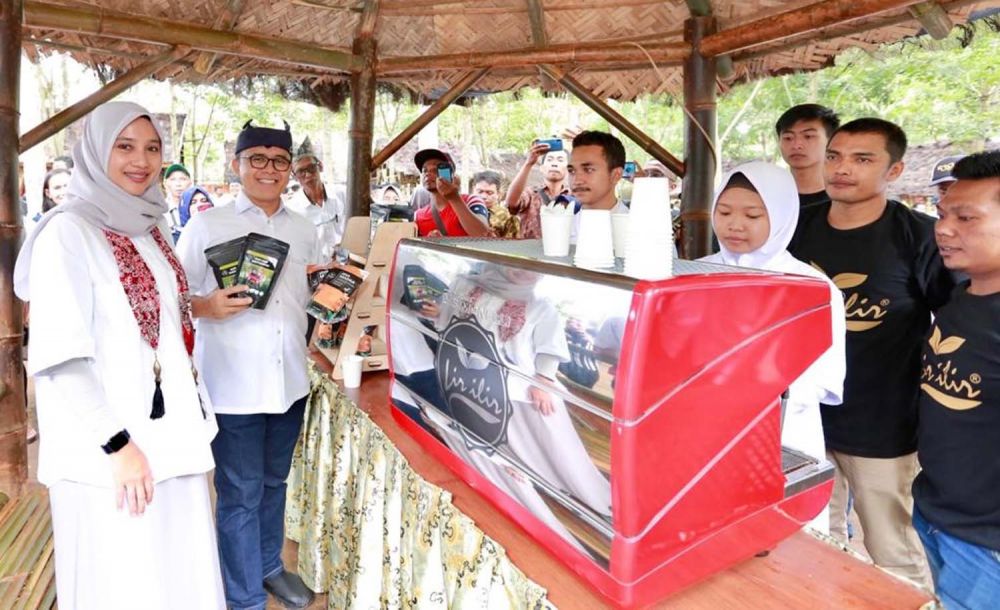 Bupati Anas saat peluncuran Malangsari Food and Coffee Market di Perkebunan Kopi Malangsari, Kecamatan Kalibaru, Kabupaten Banyuwangi