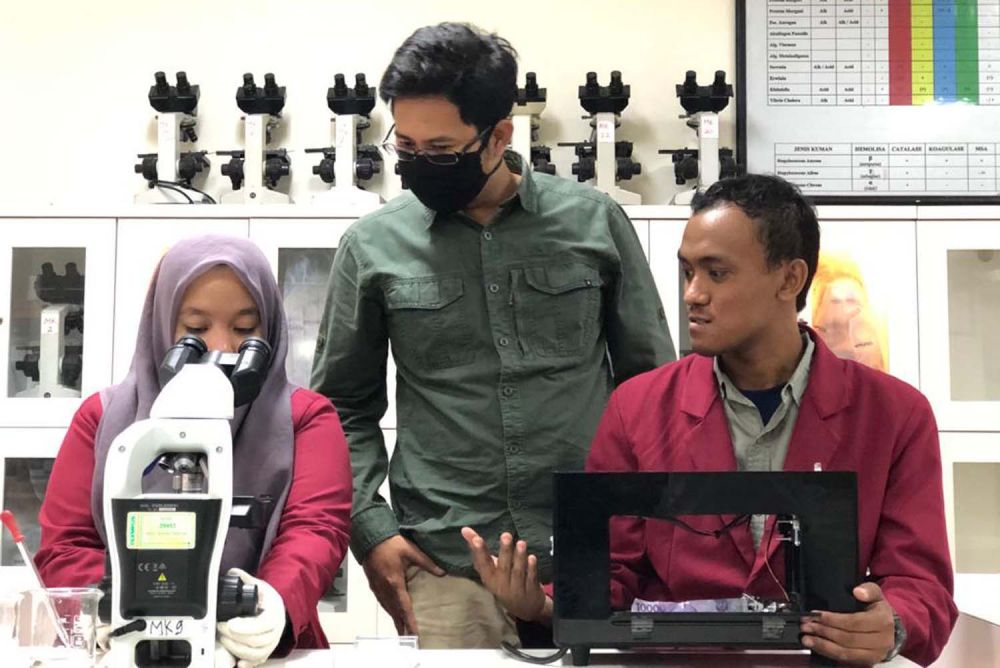 Mahasiswa UM Surabaya ciptakan Covid Box penghalau Virus Corona