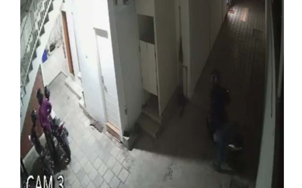 Rekaman CCTV bandit yang mencuri motor yang butuh waktu 10 detik