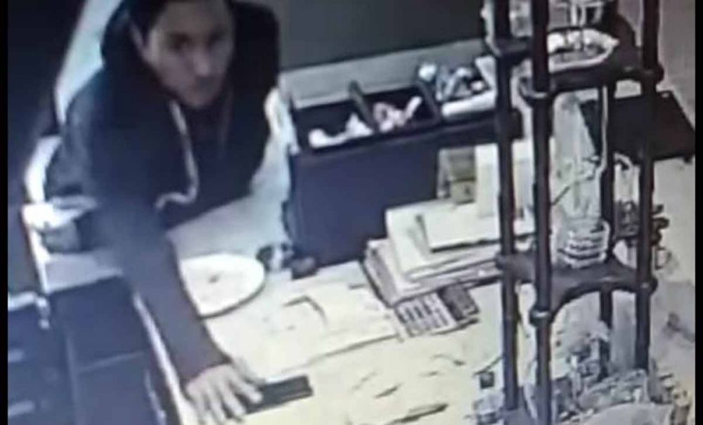 Pelaku pencurian HP di Tunjungan Plasa Surabaya