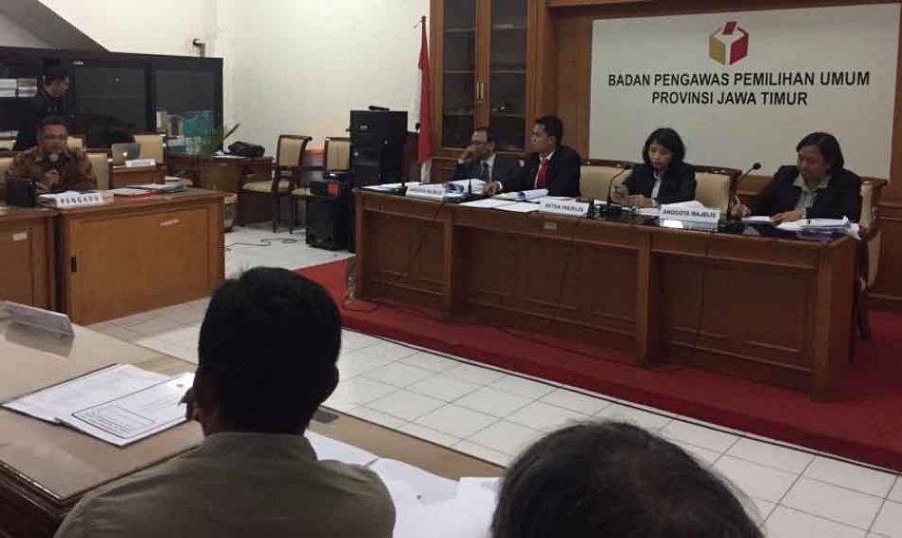 Sidang DKPP di Kantor Bawaslu Jatim