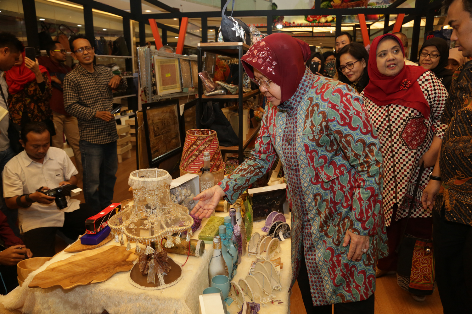 Wali Kota Surabaya Tri Rismaharini di pameran Great Expo 2018 di Mal Grand City