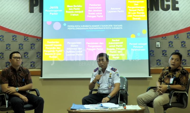 Kepala Dinas Perhubungan Kota Surabaya Irvan Wahyudrajat saat jumpa pers di kantor Humas Pemkot Surabaya/Foto: Arry Saputra