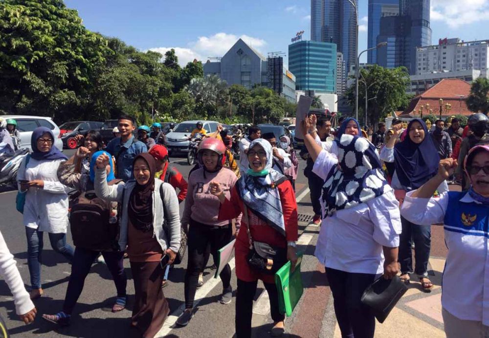 Kilas Berita Hot: Demo Sistem Zonasi hingga Kunjungi Kuburan Angker