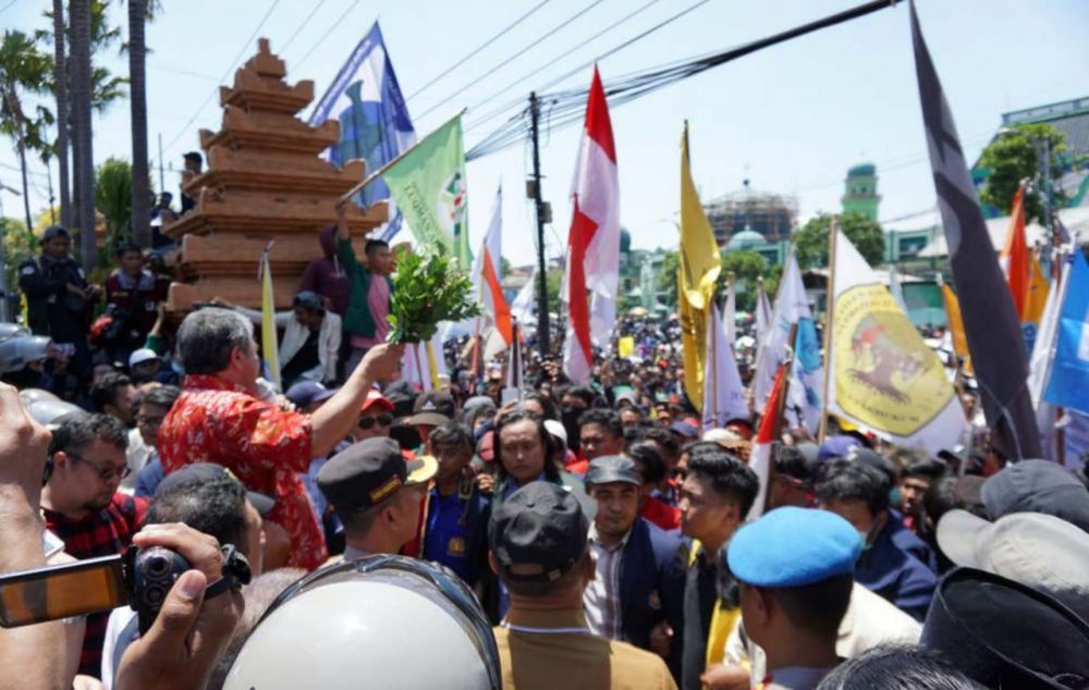 Polisi Take Down 51 Akun Medsos Berkonten Hoaks Kejadian saat Demo