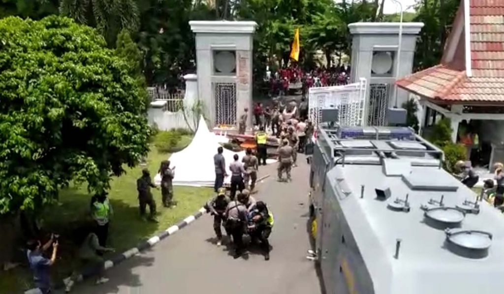 Demo tolak Omnibus Law di Sidoarjo