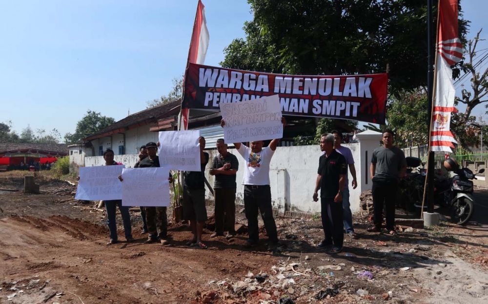 Pembangunan Gedung SMP IT Qurota Ayun di Ponorogo Ditolak Warga