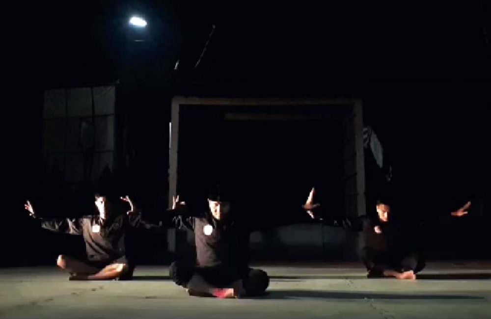 Kesenian Reog memiliki aura mistis yang dipadukan dengan seni tari dan musik