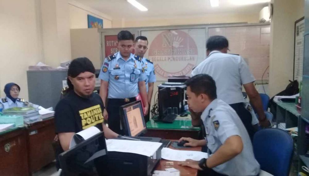 Ahmad Dhani dan Cerita Ruang Kecil di Rutan Medaeng