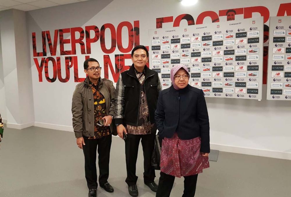 Didik Farkhan (kiri), M Iqbal dan Tri Rismaharini di Liverpool 