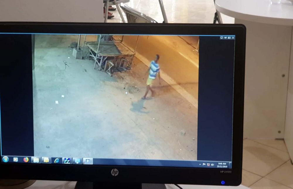 Pria yang diduga melakukan aksi onani di dalam bilik ATM