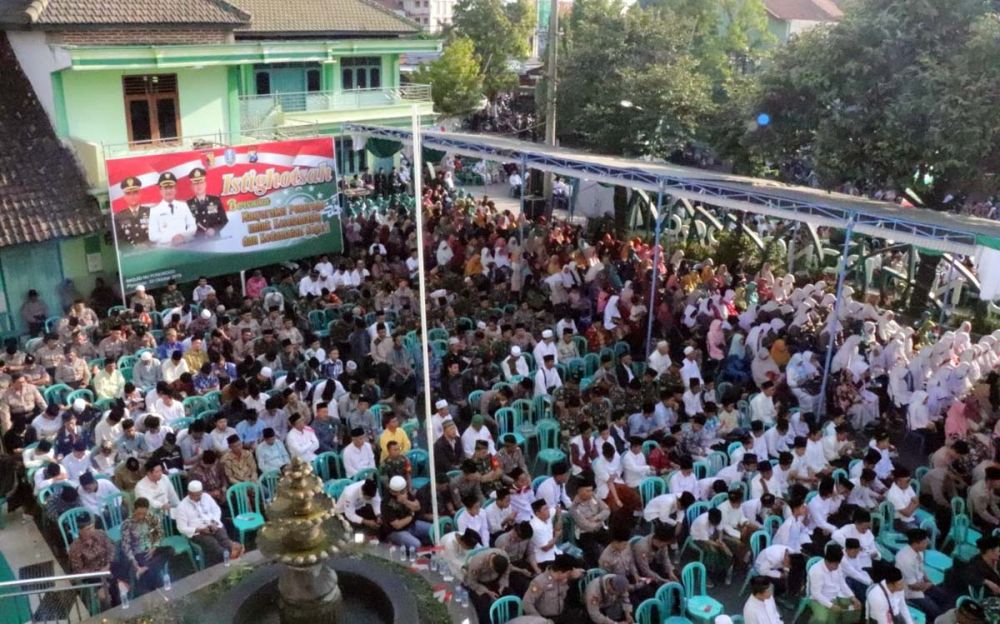 Ribuan jemaah mengikuti doa bersama dan istighosah di Ponorogo