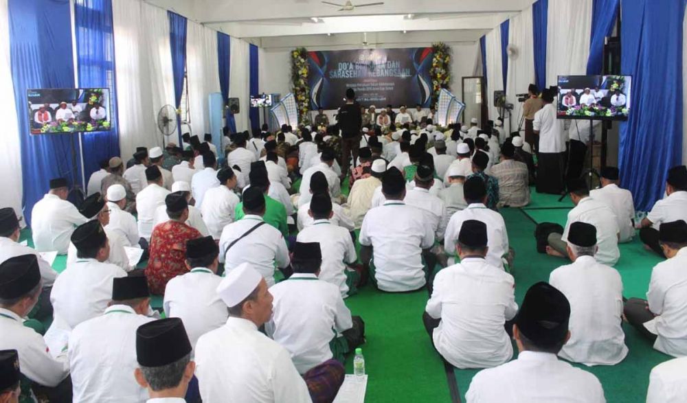 Para ulama dan ratusan santri di Pasuruan berdoa bersama untuk Pemilu 2019