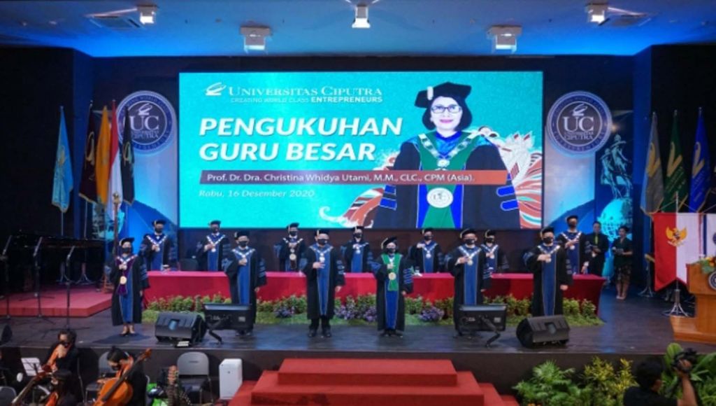 Pengukuhan Dr Christina Whidya Utami jadi guru besar Universitas Ciputra Surabaya