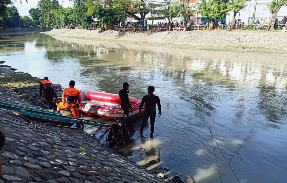 Dua Pelajar SMP Dilaporkan Hilang Tenggelam di Sungai Kalimas Surabaya