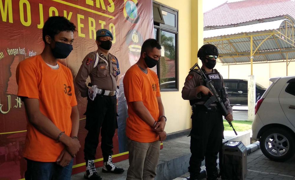 Dua pelaku pembunuhan wanita yang mayatnya ditemukan di jurang Gajahmungkur, Pacet, Mojokerto