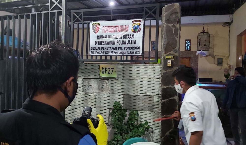 Polisi melakukan identifikasi dan olah TKP