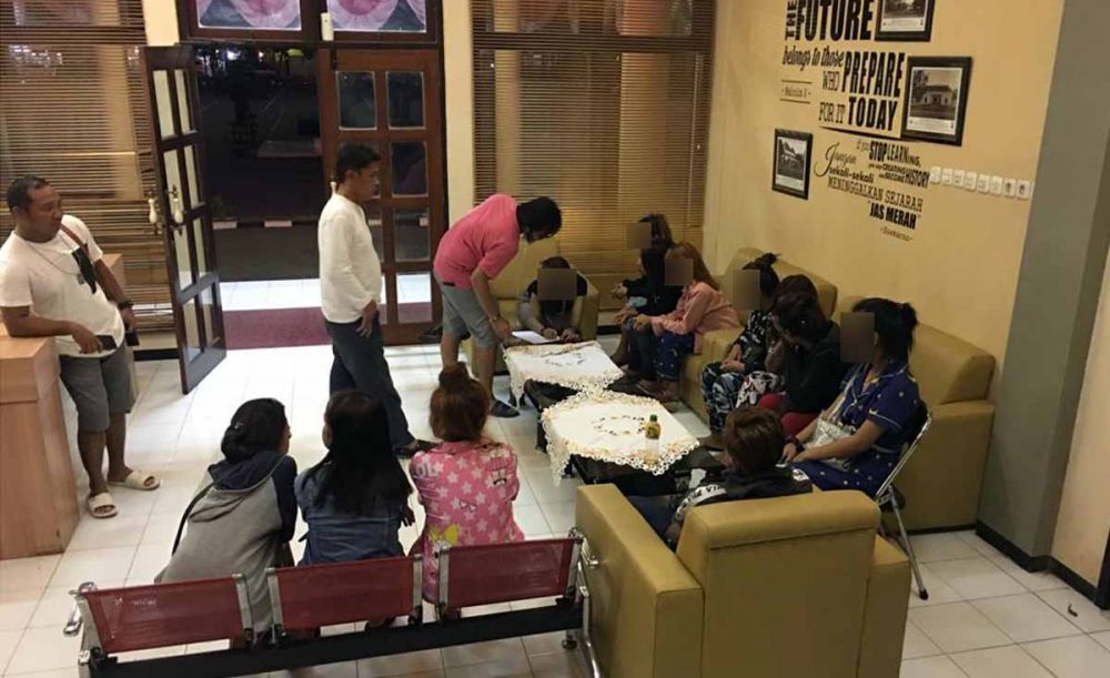 12 cewek asal Bandung dan Malang diduga korban perdagangan orang diamankan dari eks Lokalisasi Gunung Sampan Situbondo, Jawa Timur, Juli 2019