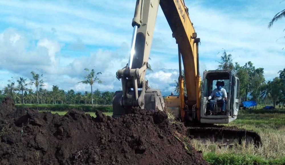 Aktivitas salah satu tambang galian C di Banyuwangi
