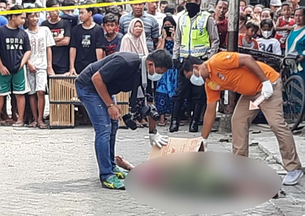 Tim Inafis Polrestabes Surabaya melakukan identifikasi di lokasi kejadian (Foto: Ni'am Kurniawan/jatimnow.com)
