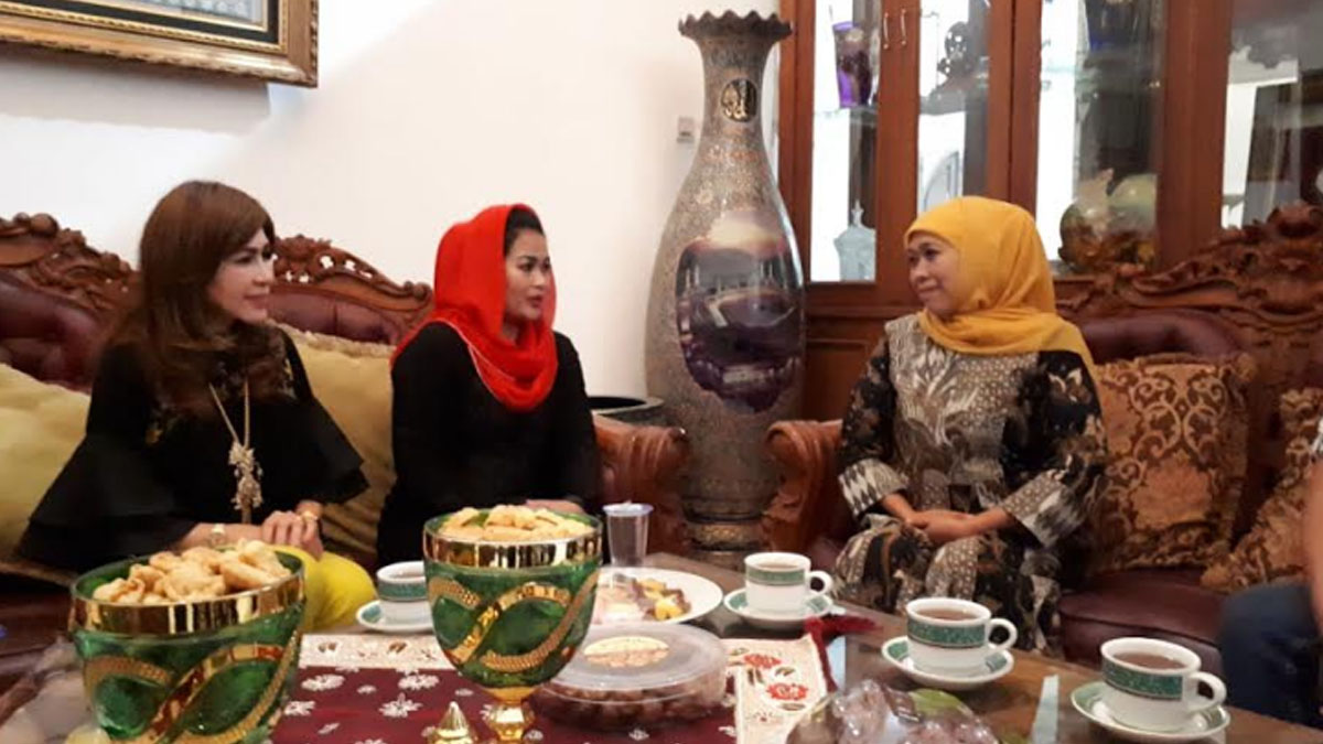 Puti Guntur saat berkunjung ke rumah Khofifah