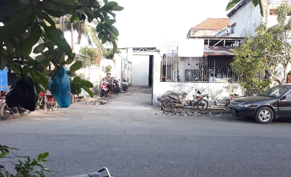 Tempat pengiriman barang atau ekspedisi di Jalan Kunti No. 72, Surabaya tempat terduga teroris ditangkap Densus 88 (Foto: Zain Ahmad/jatimnow.com)