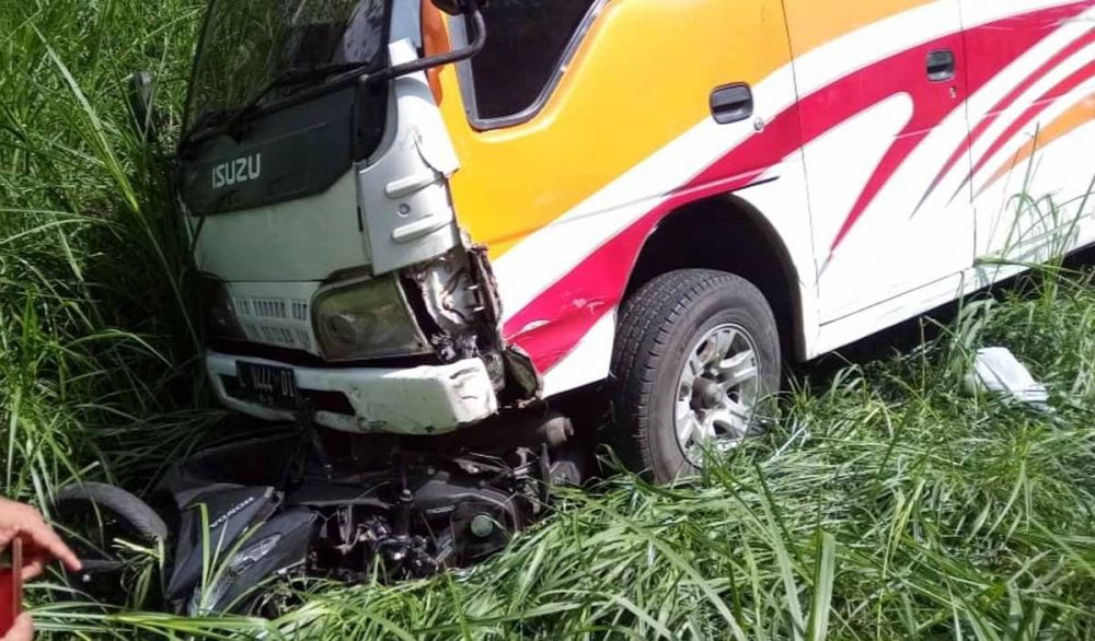 Salah satu motor yang tertabrak Isuzu Elf di Jalan Raya Klemuk-Songgoriti, Kota Batu