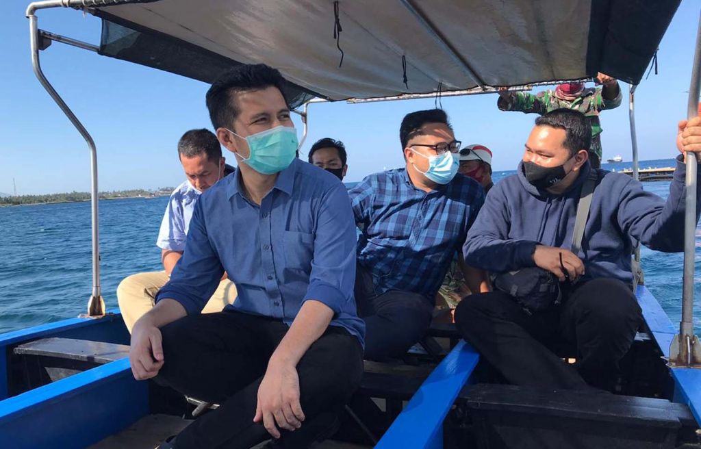 Wagub Jatim Emil Elestianto Dardak saat mengunjungi Bangsring Underwater, Banyuwangi