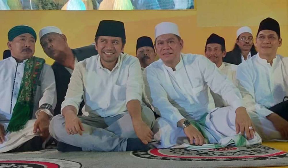 Adies Kadir dan Emil Dardak saat Istighosah di Gedung Islamic Center Surabaya