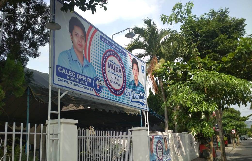 Foto baliho pencalegan Eril Dardak