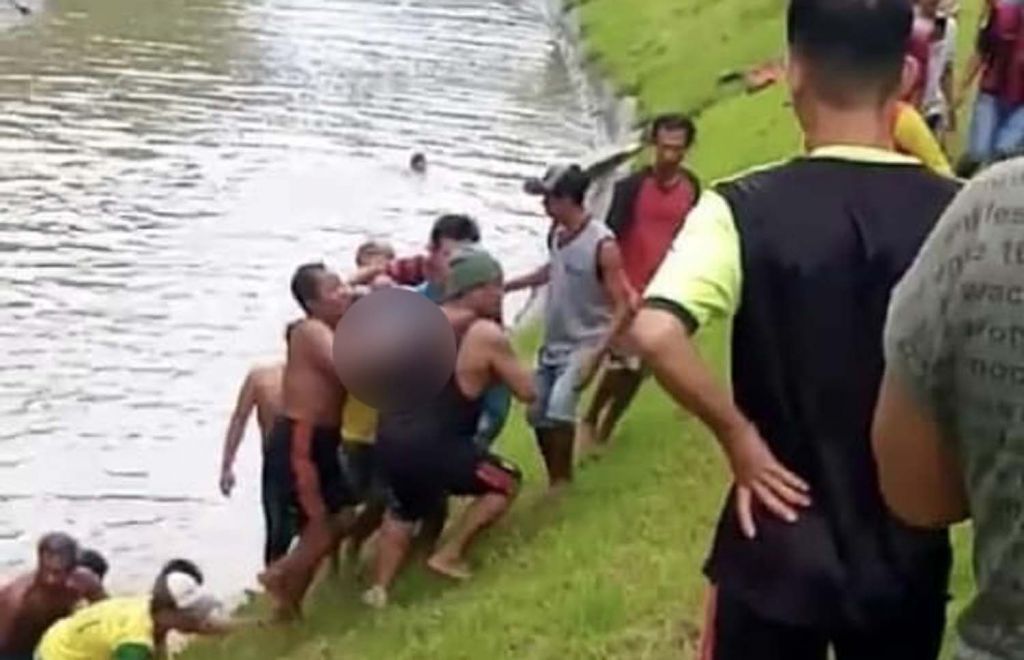 Proses evakuasi jasad korban