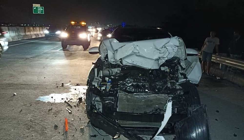 Mobil Hyundai Tucson yang ringsek di Tol Sumo