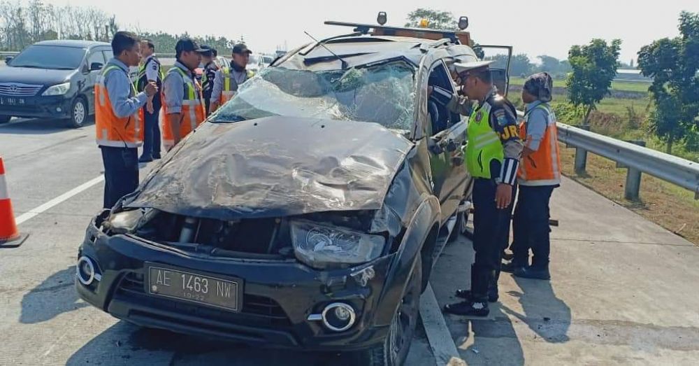 Pajero Terguling di Tol Jombang, 2 Orang Tewas dan 6 Luka