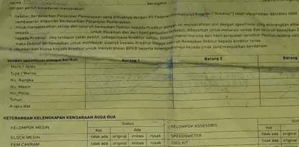 Surat dari dua orang mengaku debt collector yang diberikan pada korban