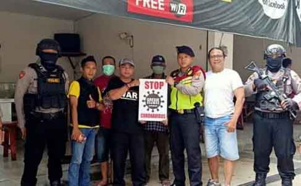 Salah satu kegiatan grup Facebook, Gresik Sumpek