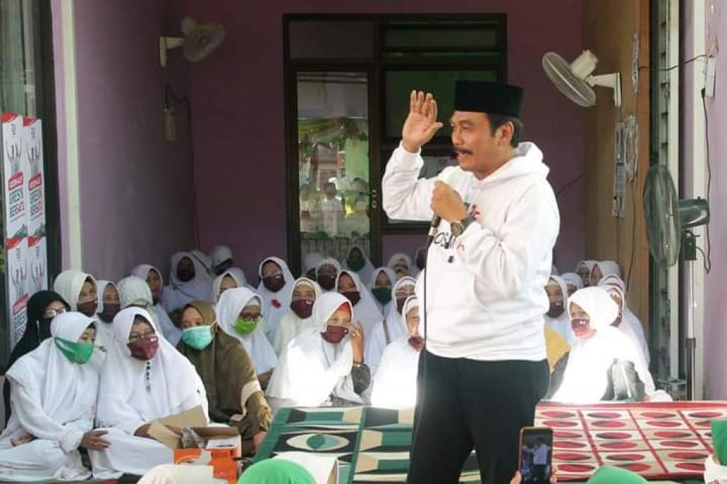 Qosim saat bertemu warga di Kecamatan Manyar