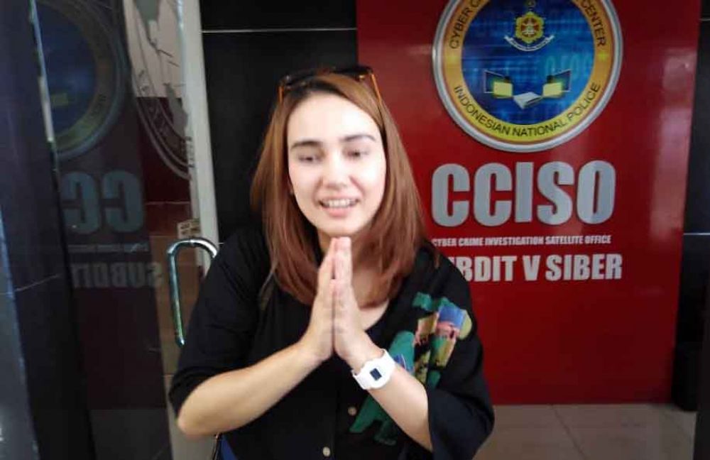 Feby Febiola usai kunjungi Vanessa Angel