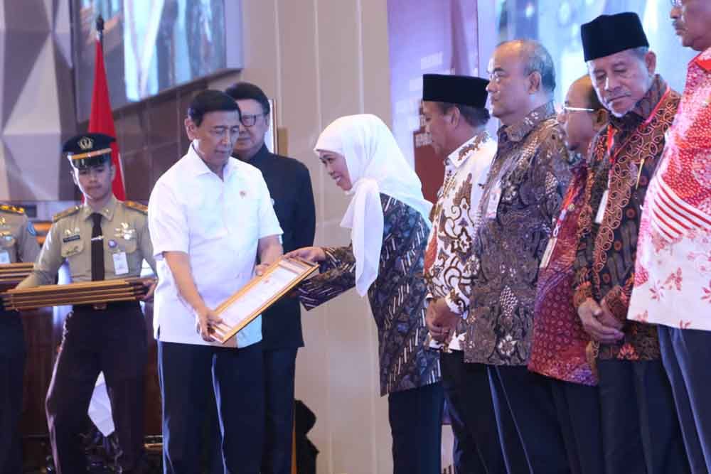 Pemberian penghargaan di Jakarta