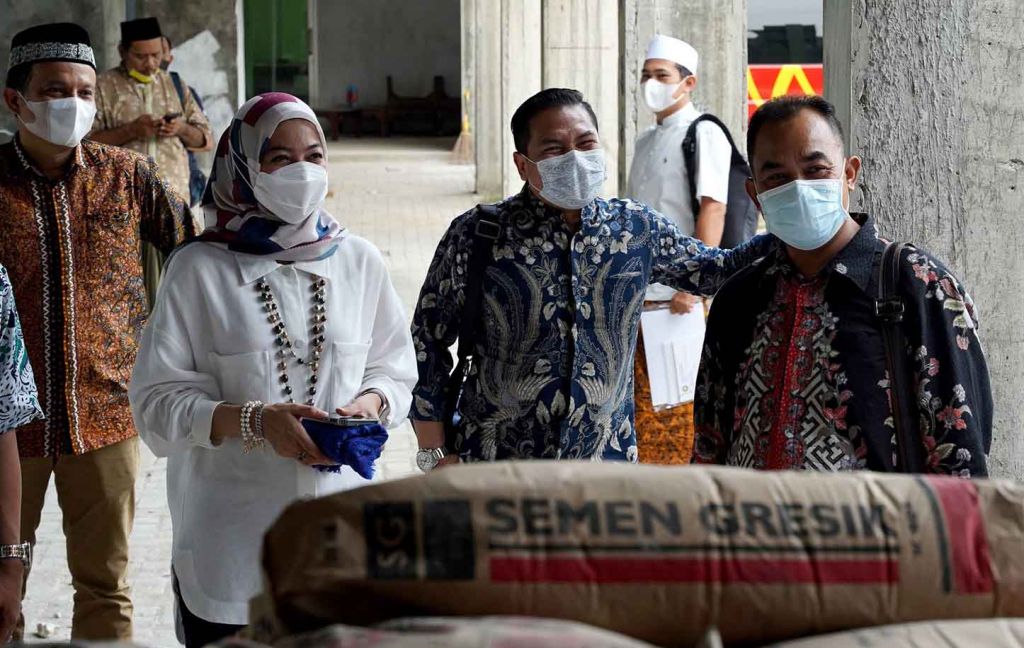 SIG Salurkan Bantuan 2.000 Zak Semen untuk Pembangunan STAI Al-Anwar di Jateng