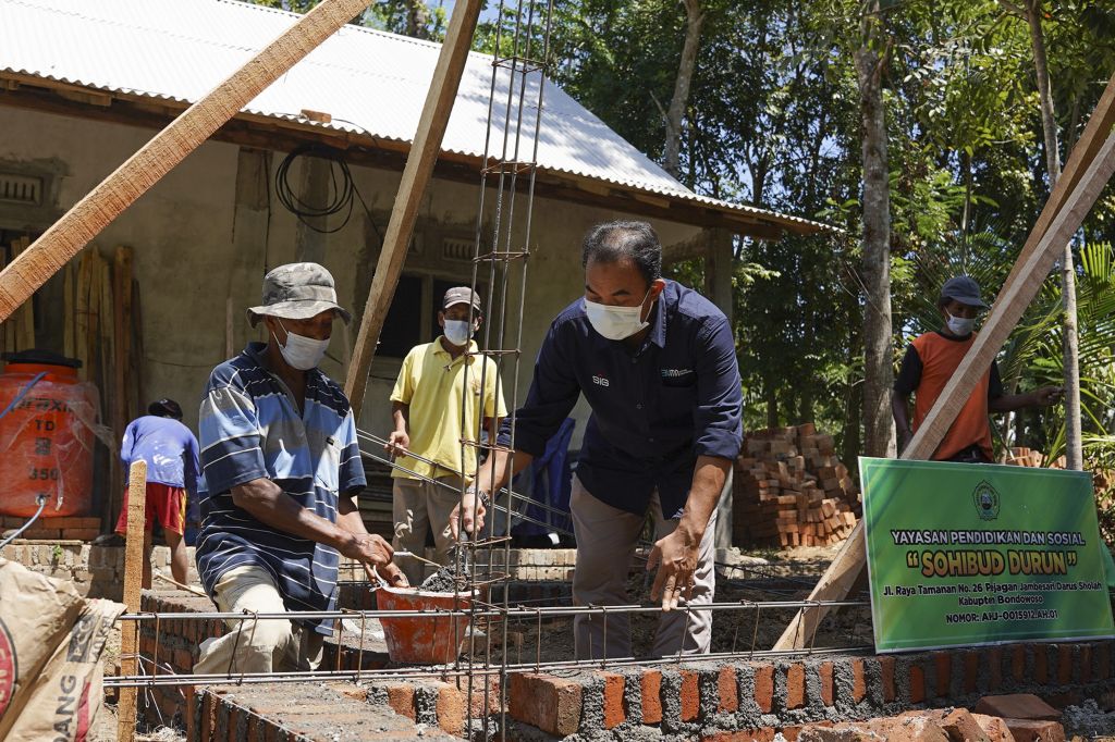 SIG Serahkan Bantuan APD untuk Tenaga Medis Rumah Sakit Semen Gresik