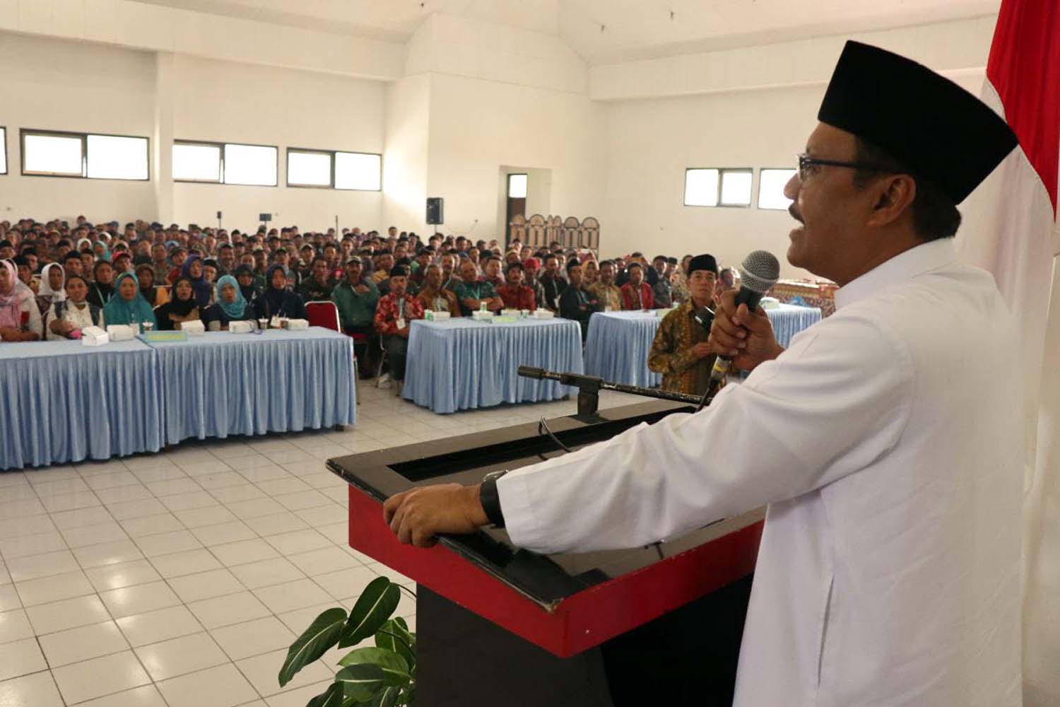 Cagub Jatim Gus Ipul berdialog dengan anggota Koperasi Sae Pujon Malang