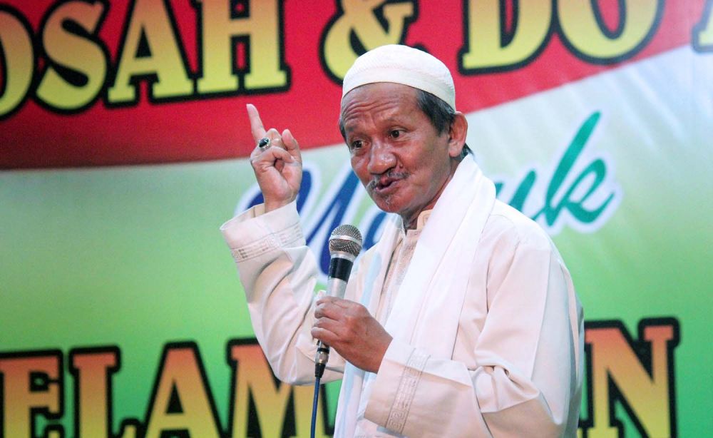 Pengasuh Ponpes Bhumi Sholawat Sidoarjo, KH Agoes Ali Masyhuri atau Gus Ali