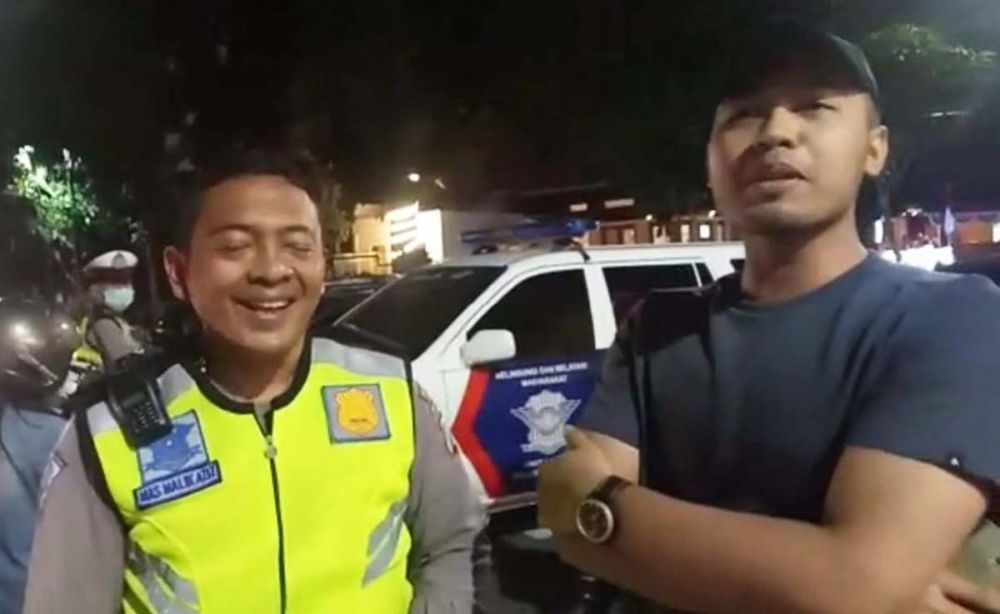 Pengemudi Mobil Ungkap Alasannya Mendebat Polisi saat Ditilang