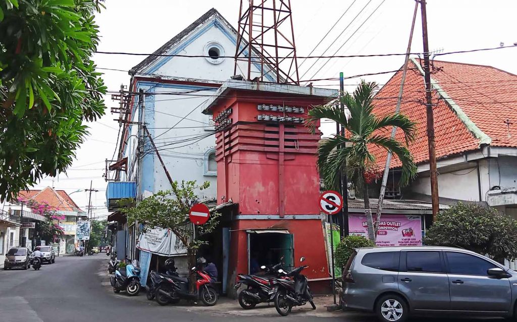 Gardu Suling di Gresik yang kini menjadi warung kopi (Foto: Sahlul Fahmi/jatimnow,com)
