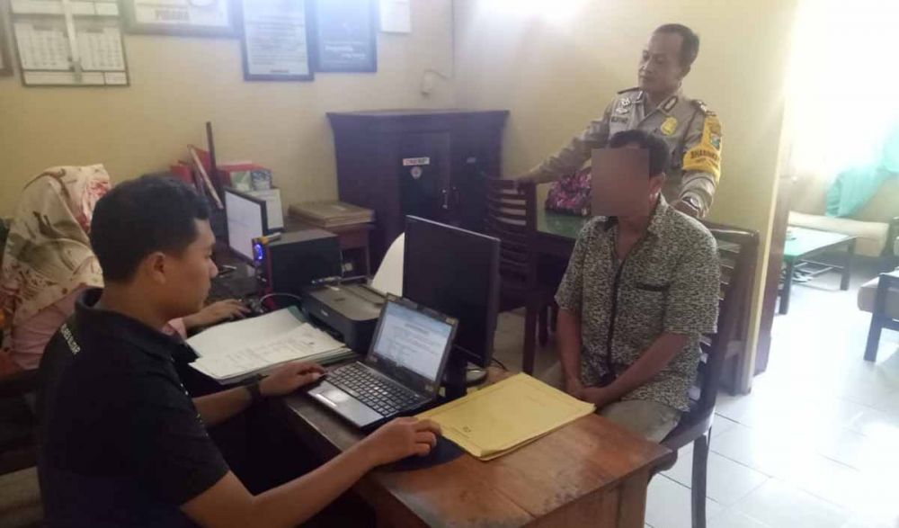 Polisi memeriksa Purwoko yang menggelapkan sapi tetangganya