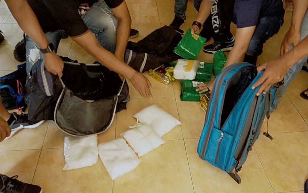 Ilustrasi penyitaan barang bukti narkoba jenis sabu (Foto: Dok. jatimnow.com)