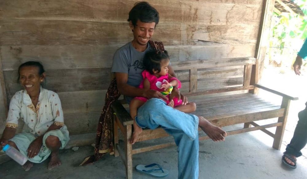 Giman Mengaku Dibantu Sosok Misterius saat Angkat Kerangka Rumahnya