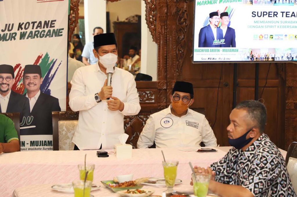 Wakil Katua Komisi III DPR RI dari Partai Golkar, Adies Kadir (berdiri)