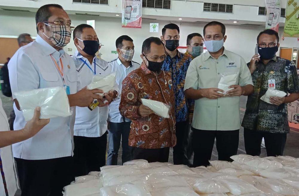 Pengurus DPD Partai Golkar Jatim saat meninjau Lumbung Pangan Jawa Timur (LPJ) di Jatim Expo Jalan Ahmad Yani, Surabaya