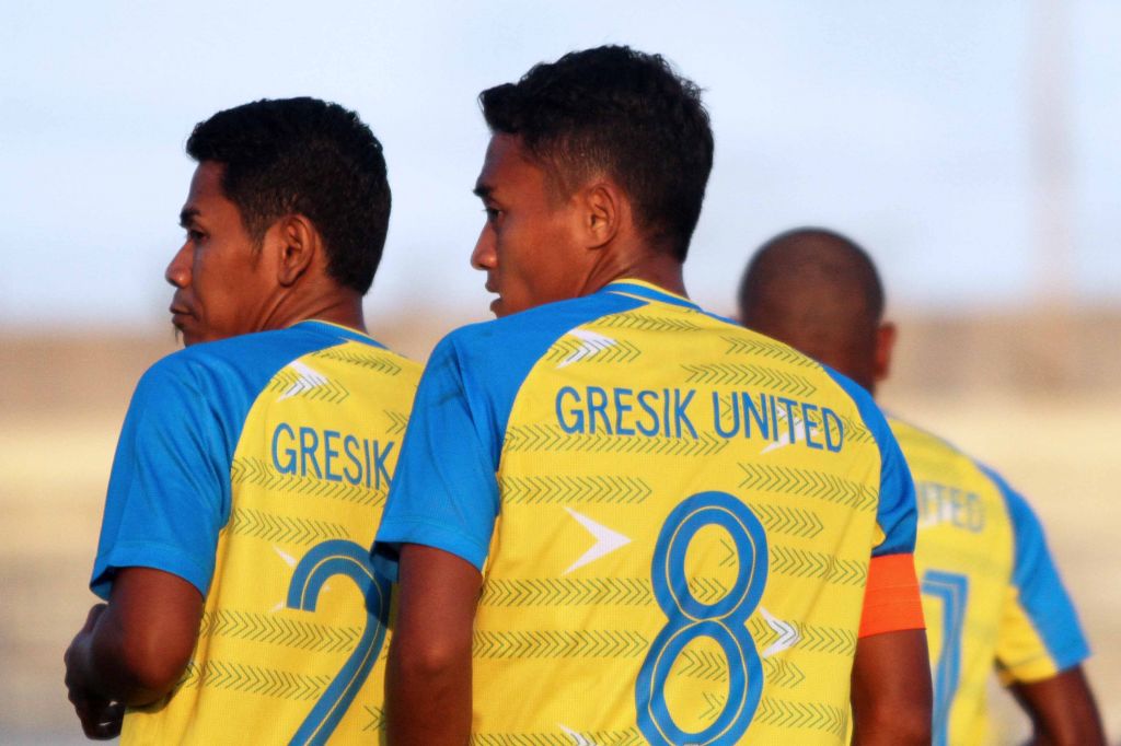 Gresik United Jalani Pemusatan Latihan di Pantai Dalegan